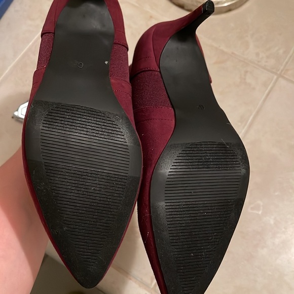 ANNE TAYLOR FACTORY - maroon “suede” booties - size 6.5 - Picture 3 of 5